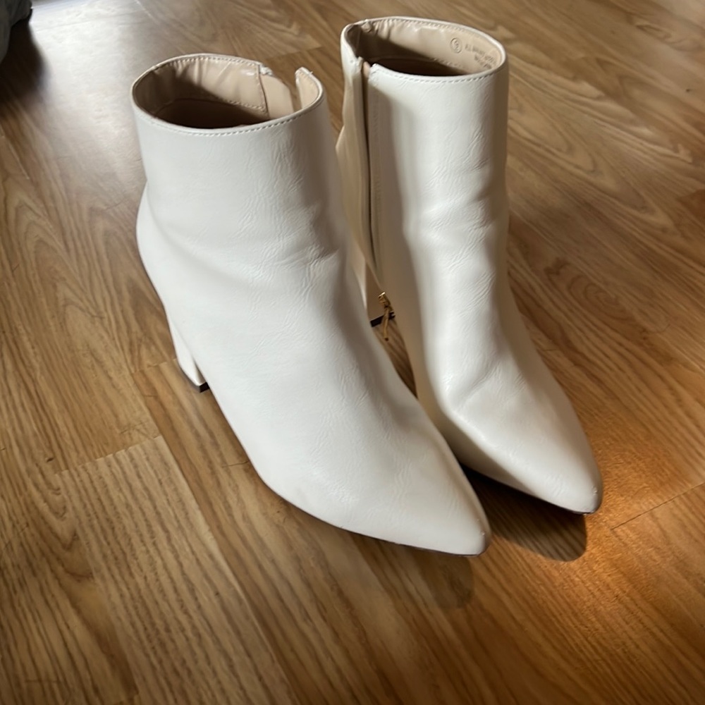 Lulus white booties, size 9